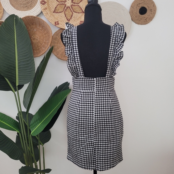 Overall Ruffle skirt- Medium - Picture 4 of 8